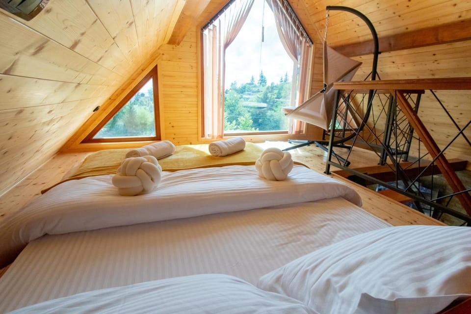 Photo of the whole room, bunk bed
