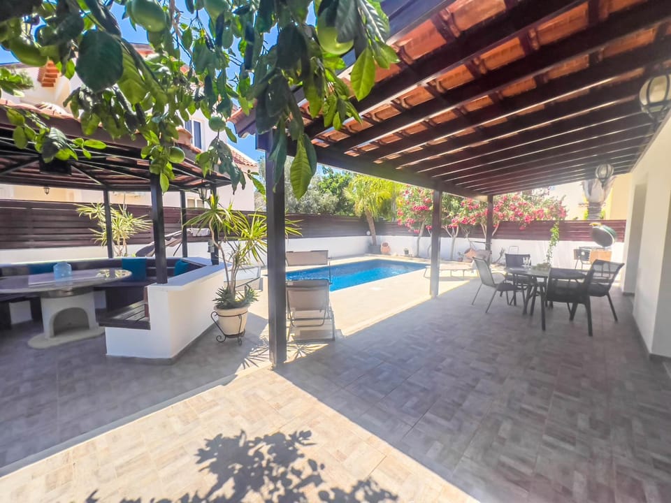 Patio, Day, Balcony/Terrace, Swimming pool