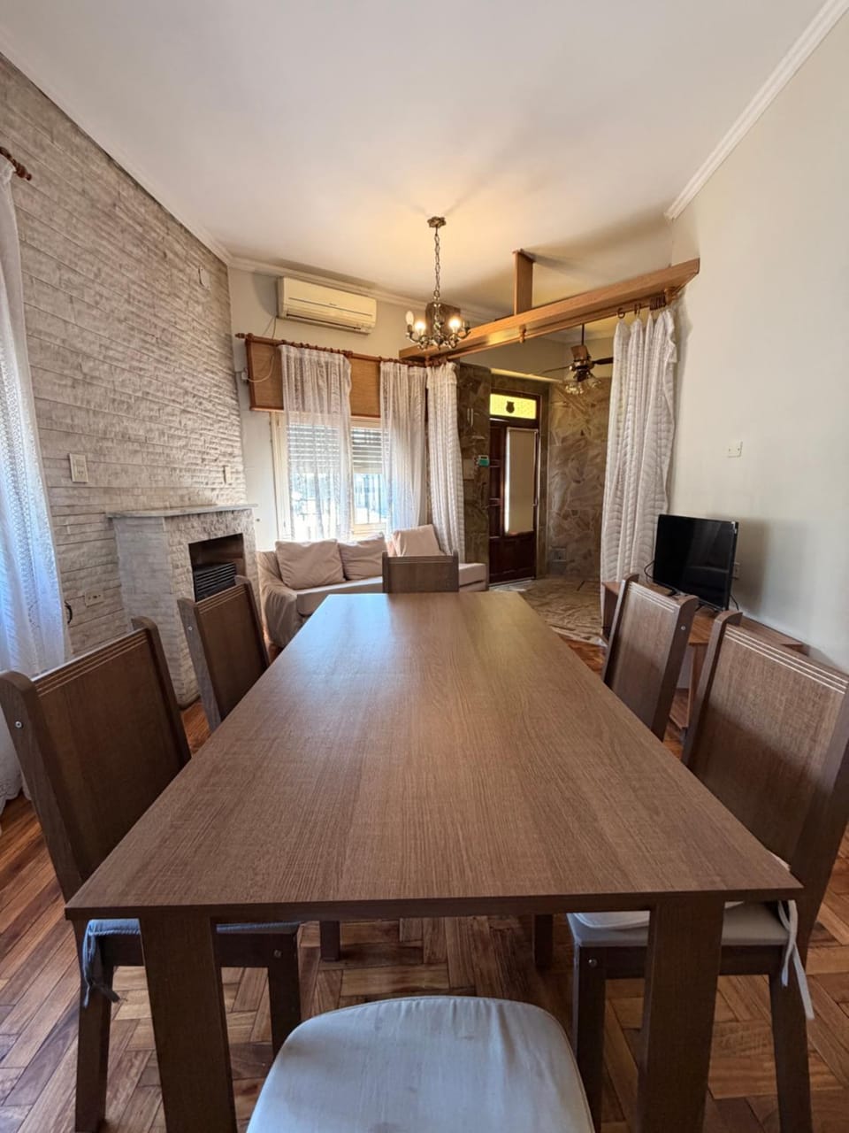 TV and multimedia, Living room, Seating area, Evening entertainment