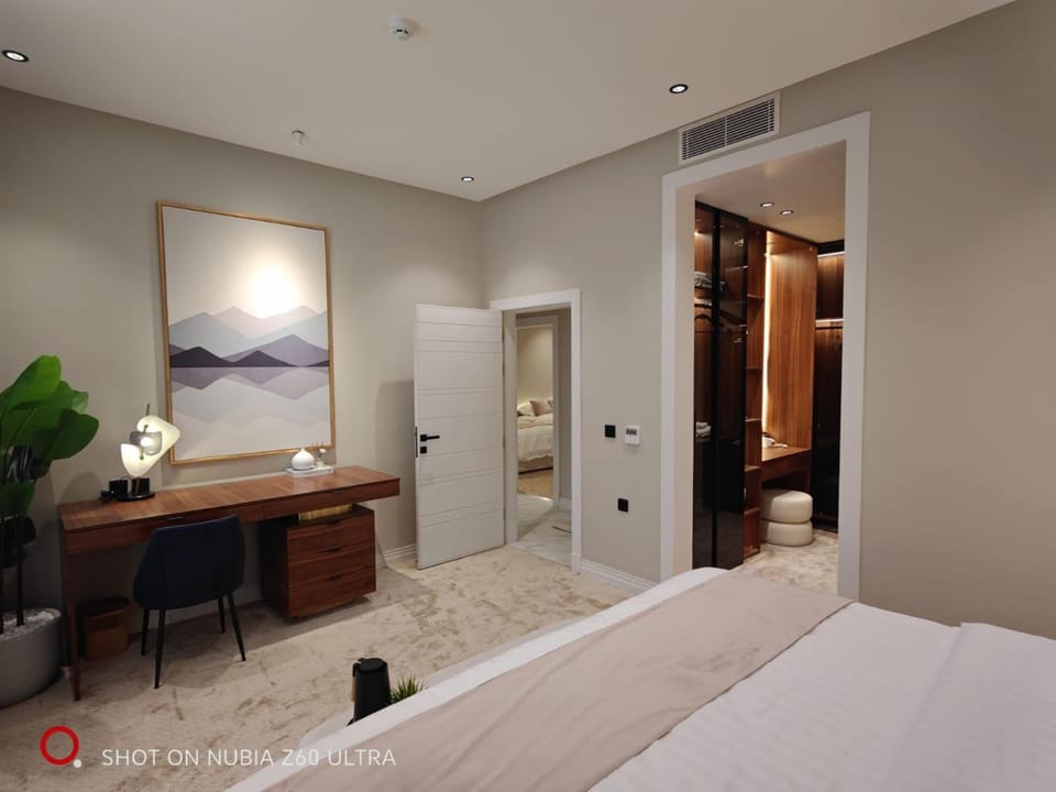 Bed, Photo of the whole room, Bedroom, hair dresser, wardrobe