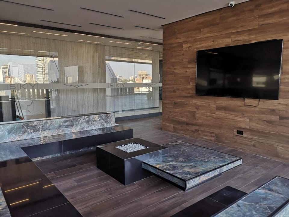 Communal lounge/ TV room, BBQ facilities, Game Room, Balcony/Terrace, Kitchen or kitchenette