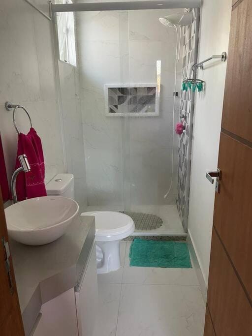 Shower, Toilet, Bathroom, towels