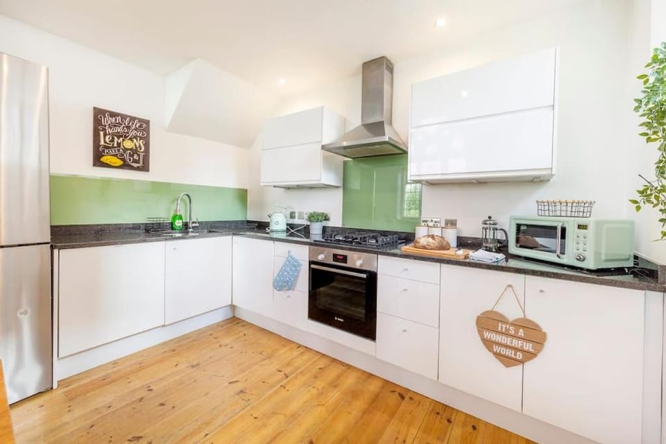 Central Blissful Corner Apartment in Bristol