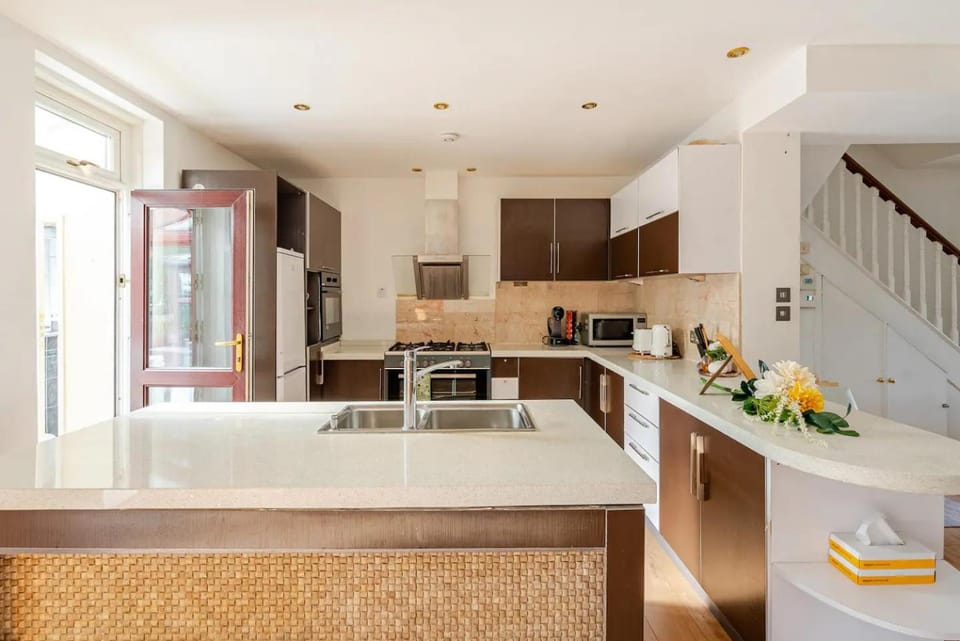 Kitchen or kitchenette, kitchen