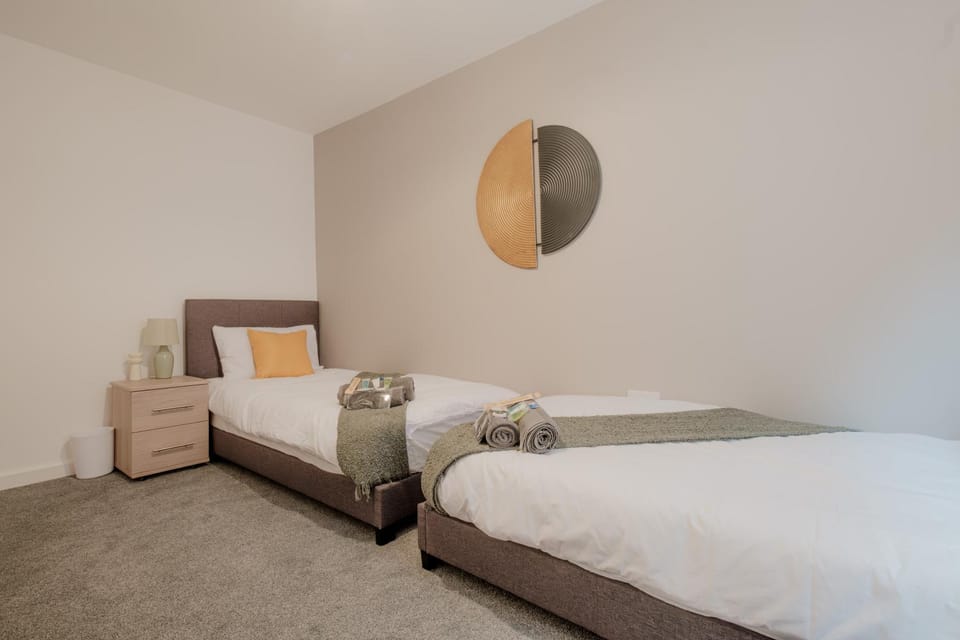 Riya Apartments - Modern & Spacious 6 bed 3 Bath House - Gateshead Apartment in Gateshead