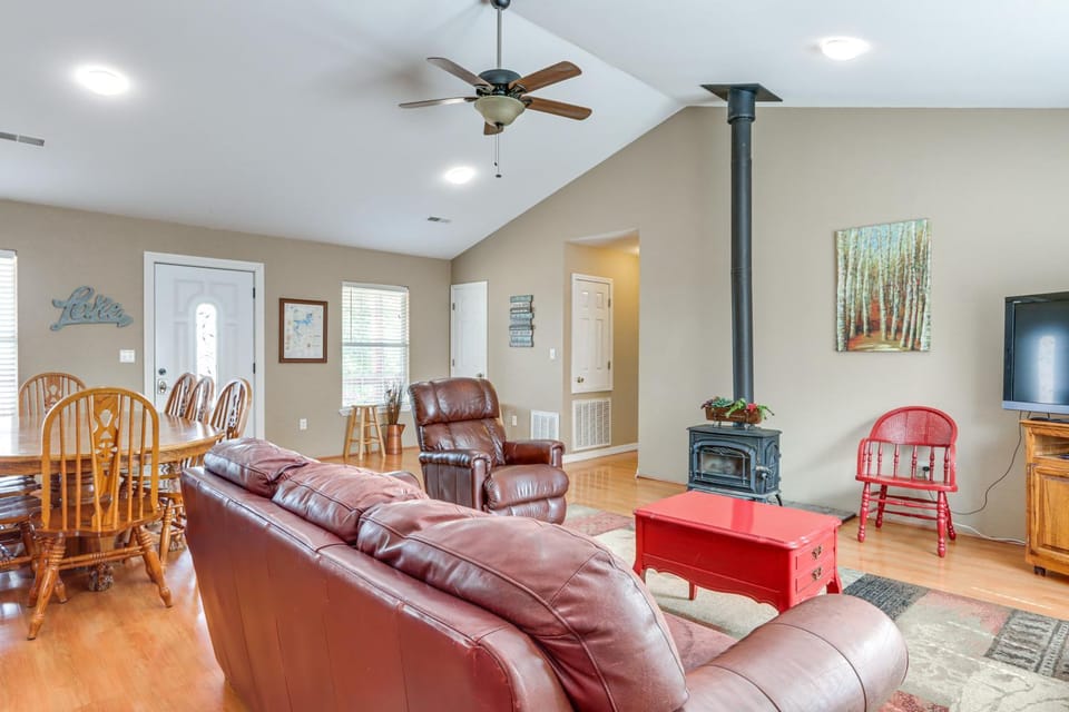Fire Pit with Great View! Beaver Lake Home by Marina House in Beaver Lake