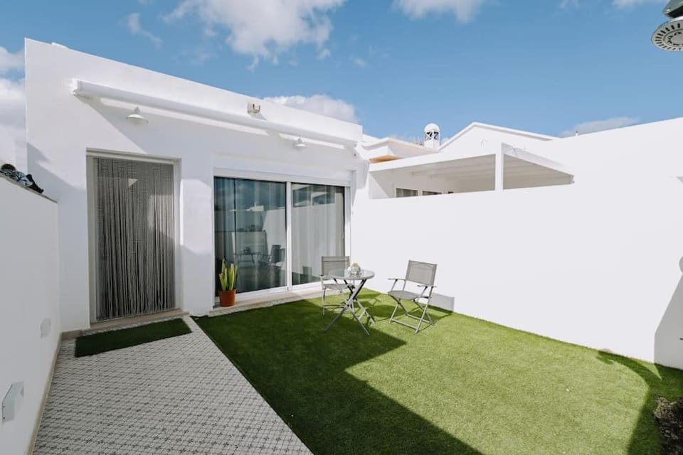 Patio, Day, Garden, Solarium, sunbed