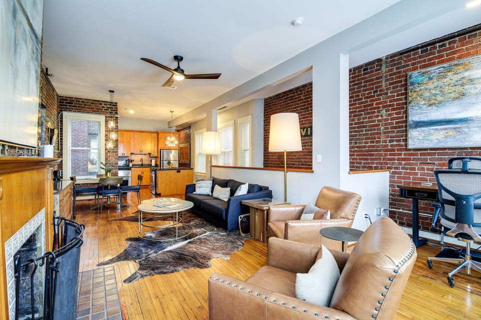 Stylish Dtwn Knoxville Condo w/ Rooftop Deck! House in Knoxville