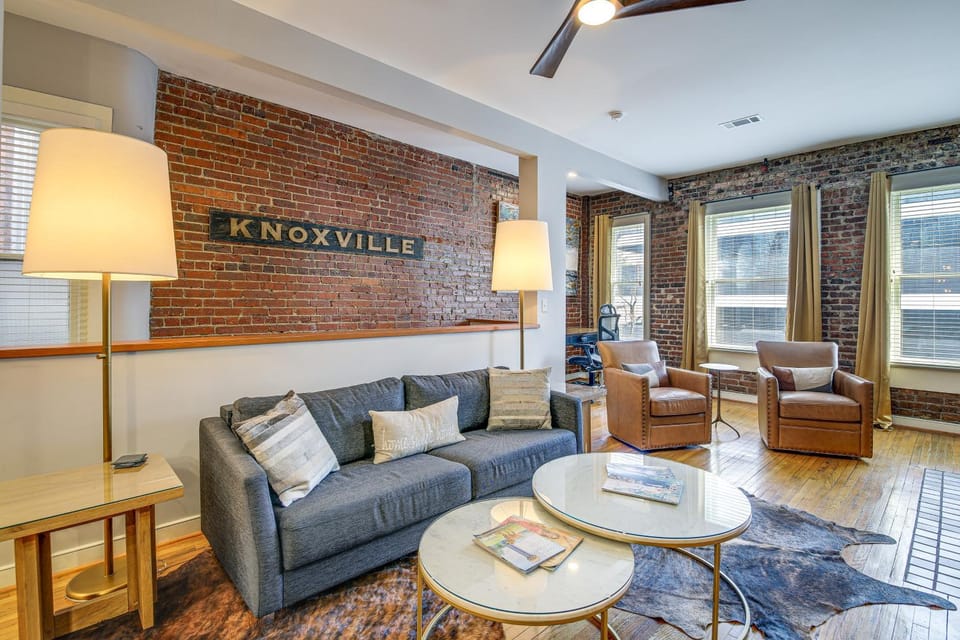 Stylish Dtwn Knoxville Condo w/ Rooftop Deck! House in Knoxville