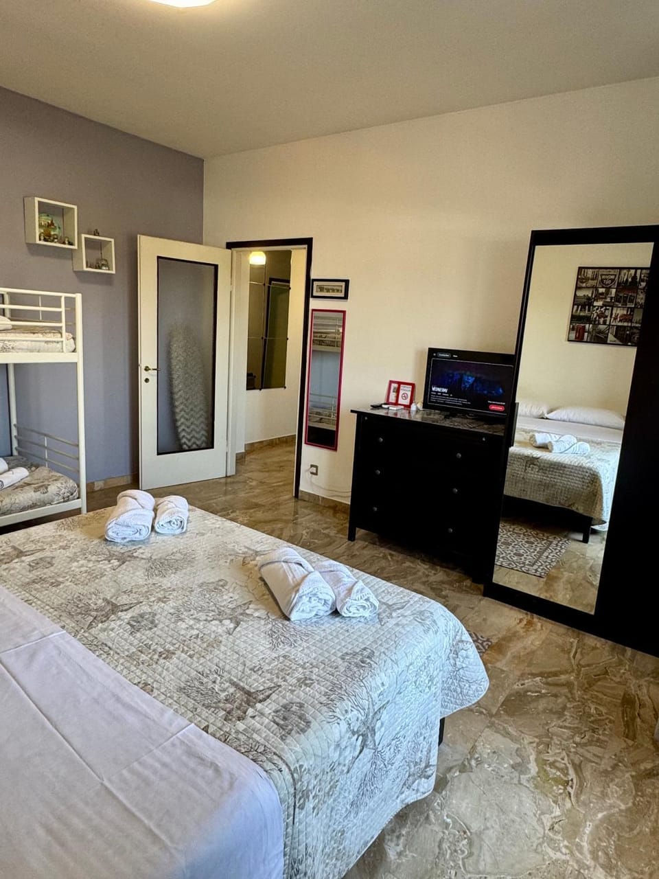 Bed, Photo of the whole room, Bedroom, wardrobe, air conditioner