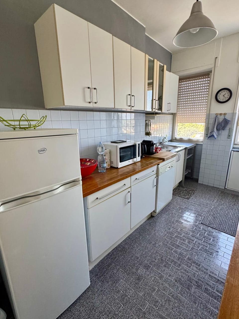 Kitchen or kitchenette, dishwasher
