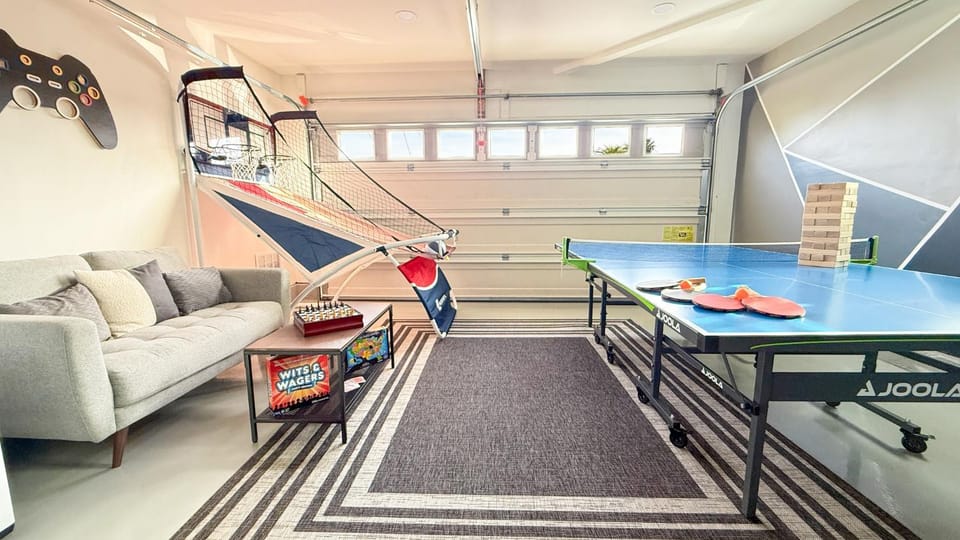 Oceanside Oasis - King Bed, Pet Friendly, Fire Pit House in Oceanside