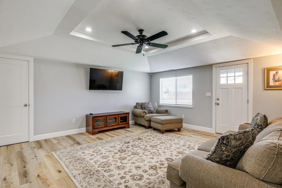 Quaint Hughson Vacation Rental, Walk to Downtown! House in Sierra Nevada