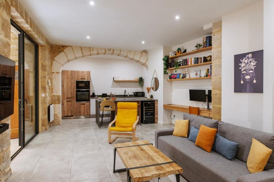 Kitchen or kitchenette, Living room, Seating area, Dining area, pet friendly