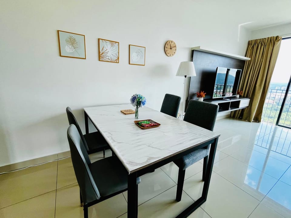 TV and multimedia, Living room, Seating area, Dining area