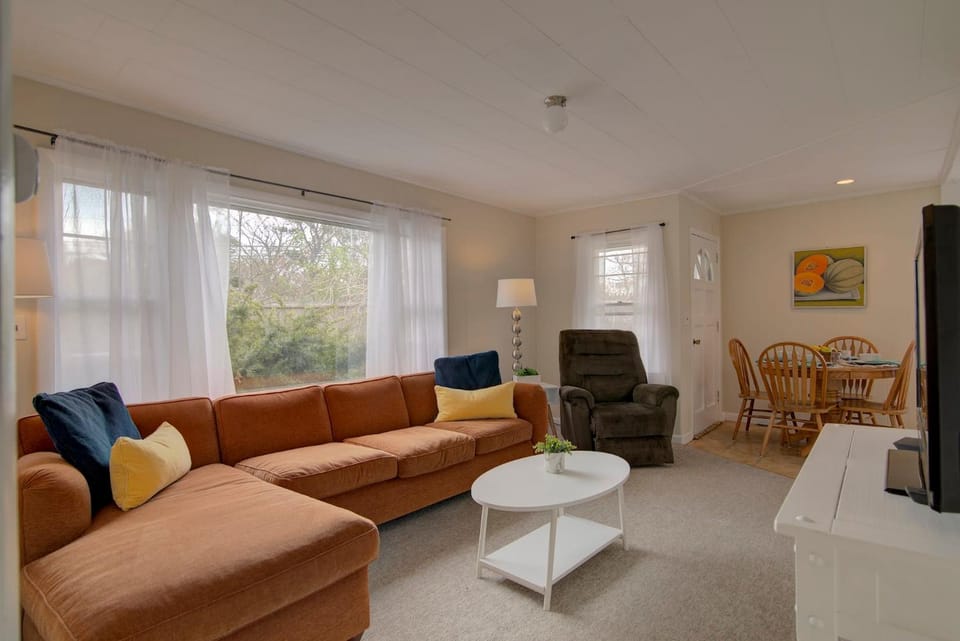 Fully fenced yard and minutes to bayside beaches House in North Eastham