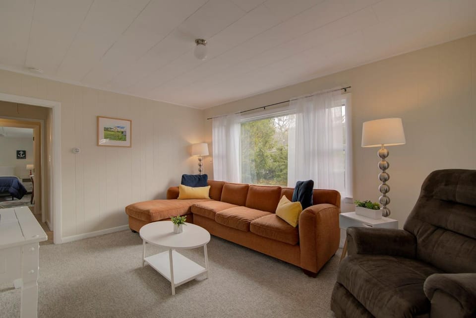 Fully fenced yard and minutes to bayside beaches House in North Eastham