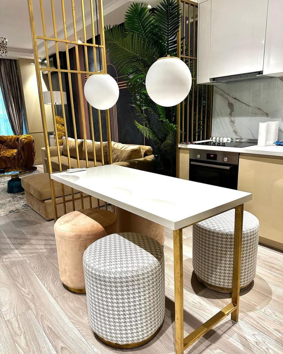 Kitchen or kitchenette, Living room, Seating area, Dining area