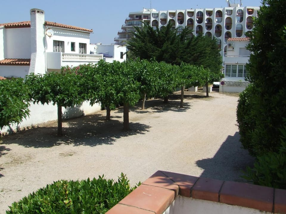 Apartamento Frente al Mar con Parking Empuriabrava - ES-228-183 Apartment in Alt Empordà