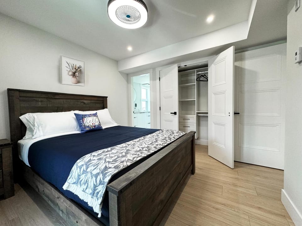 Photo of the whole room, wardrobe