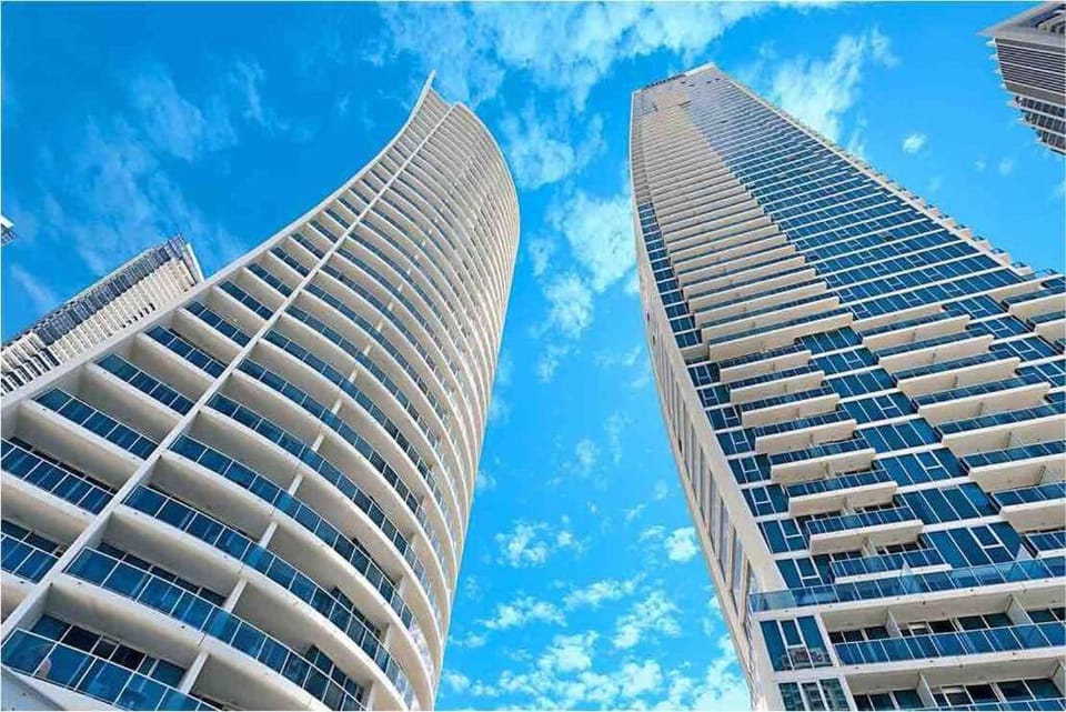 270° Panoramic Hilton Living Apartment in Surfers Paradise Boulevard
