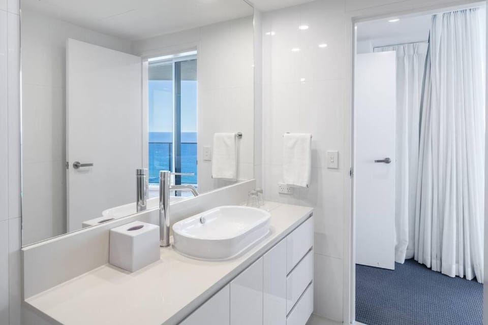 270° Panoramic Hilton Living Apartment in Surfers Paradise Boulevard
