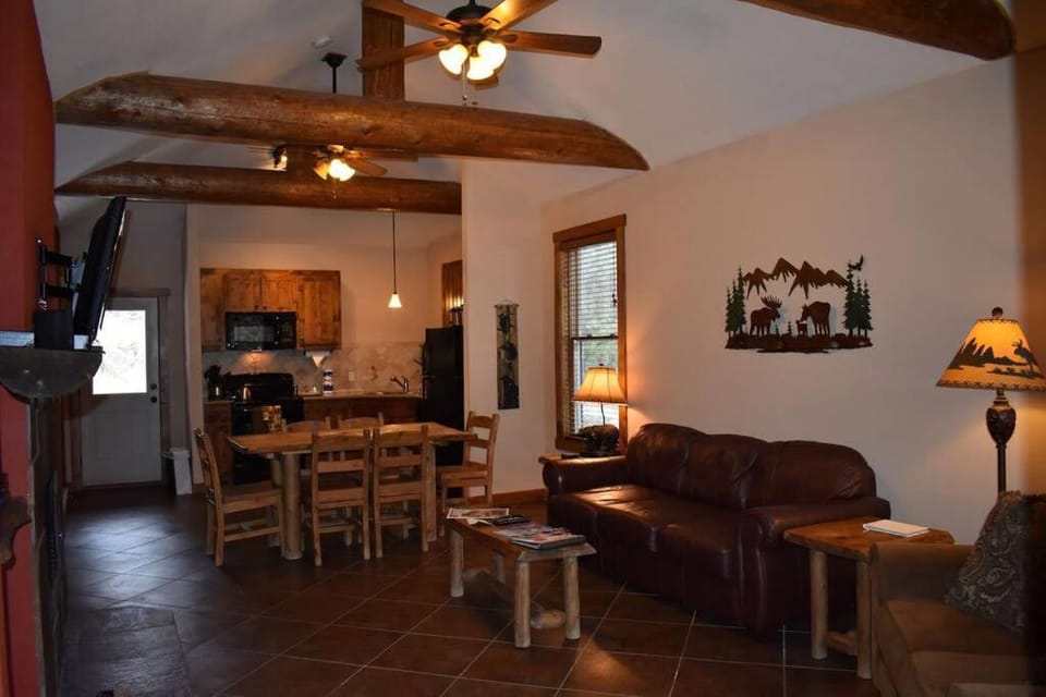 Bears Den 1 - Hot Tub and Views! House in Estes Park