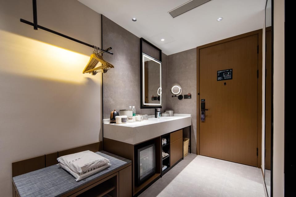 Atour Hotel Shanghai Pudong Airport Zhunan Road Hotel in Shanghai