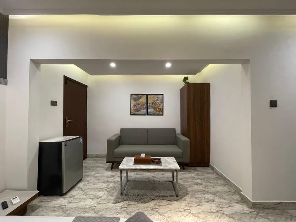 TV and multimedia, Seating area, wardrobe