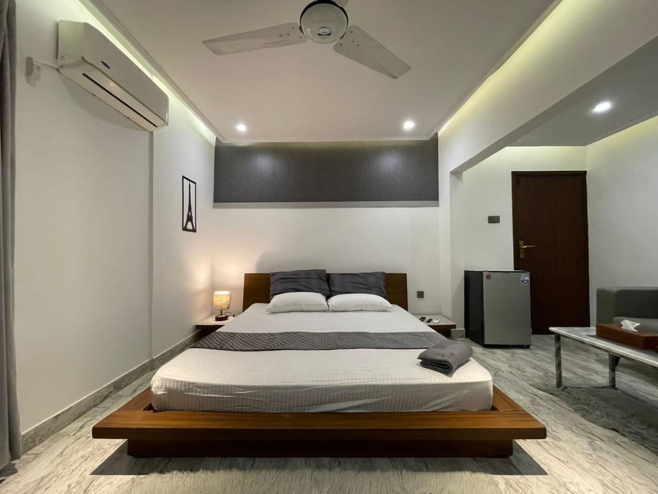 Bed, Photo of the whole room, Bedroom, air conditioner