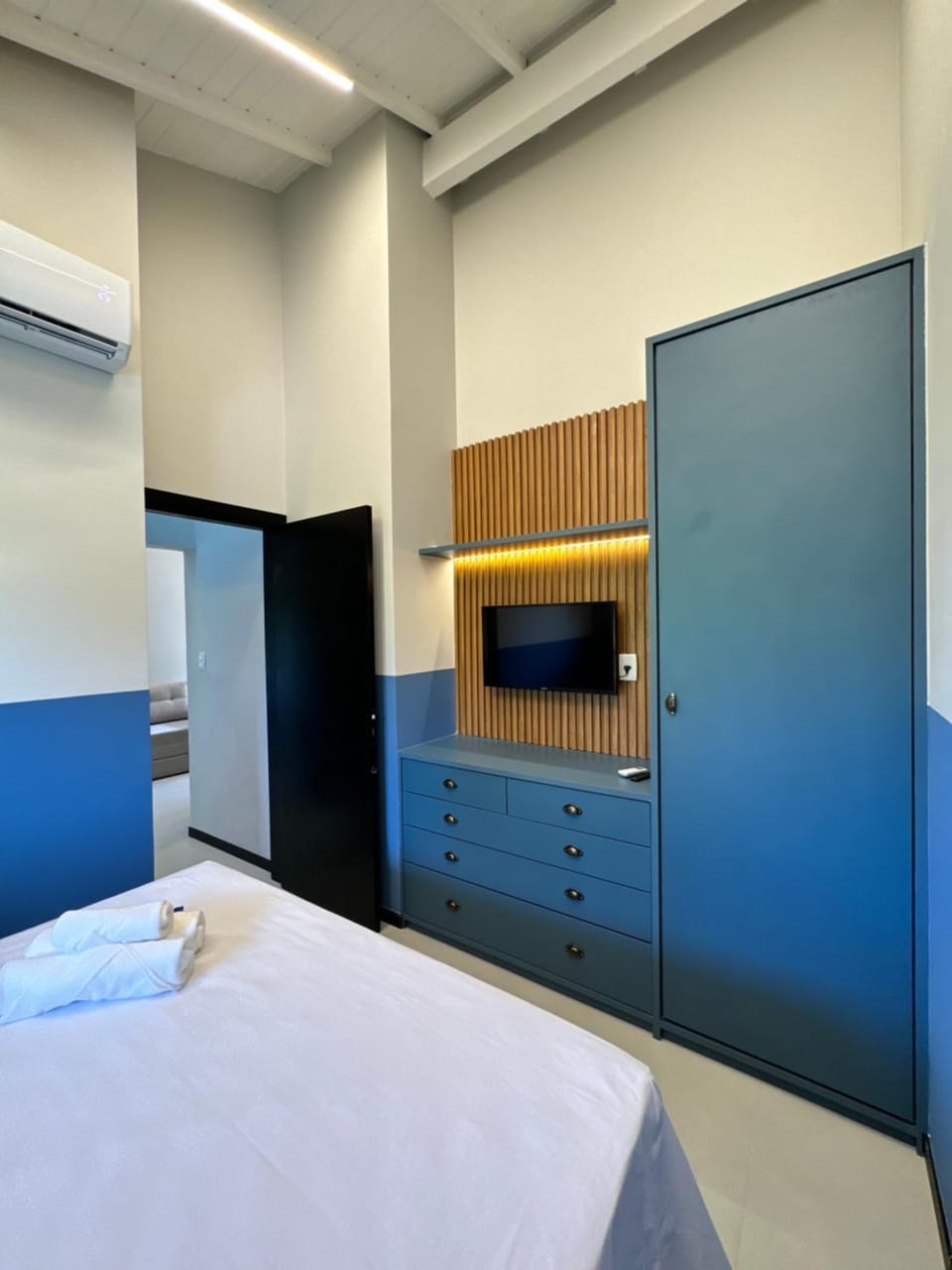 Bedroom, wardrobe