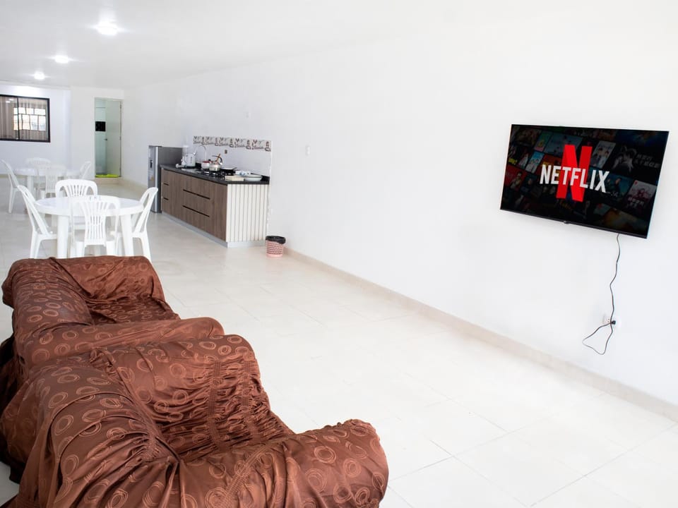 TV and multimedia, Living room, Evening entertainment