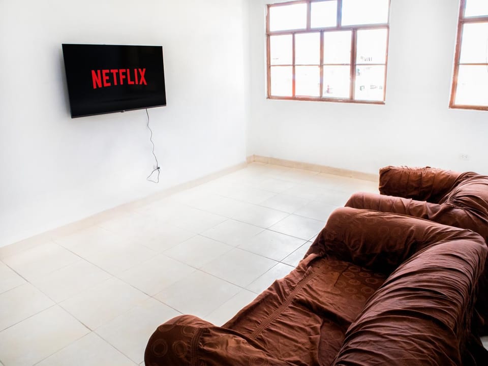 TV and multimedia, Living room, Evening entertainment