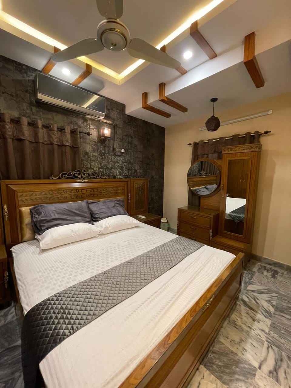Bed, Photo of the whole room, Bedroom, air conditioner