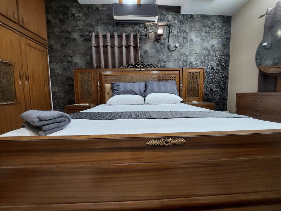 Travellers Home 2BR PORTION Gulshan Iqbal blk#7 House in Karachi