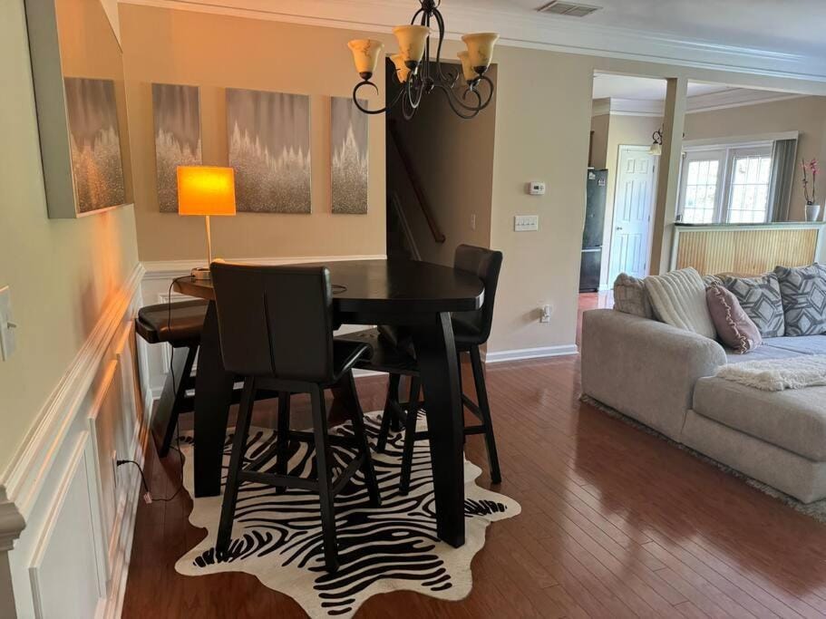 Luxury Gated Cascades Oasis - Tempur-Pedic Beds & Gated Community House in Atlanta