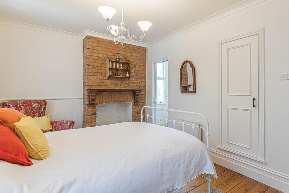 Islay House - Brick Room Bed and Breakfast in Woodend