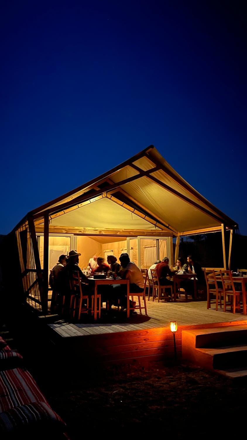 Restaurant/places to eat, Night, BBQ facilities