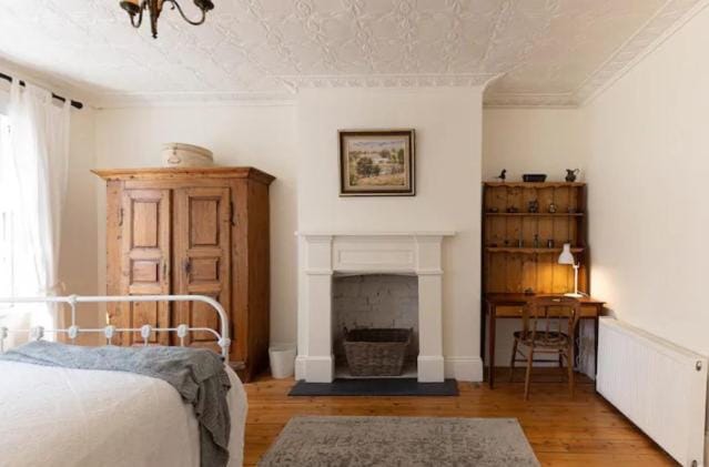 Islay House - Red Room Bed and Breakfast in Woodend