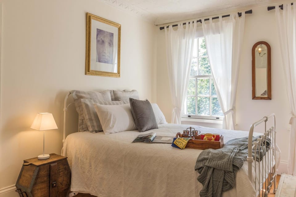 Islay House - Red Room Bed and Breakfast in Woodend