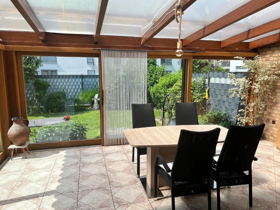 Garden, Dining area, Garden view, Facility for disabled guests