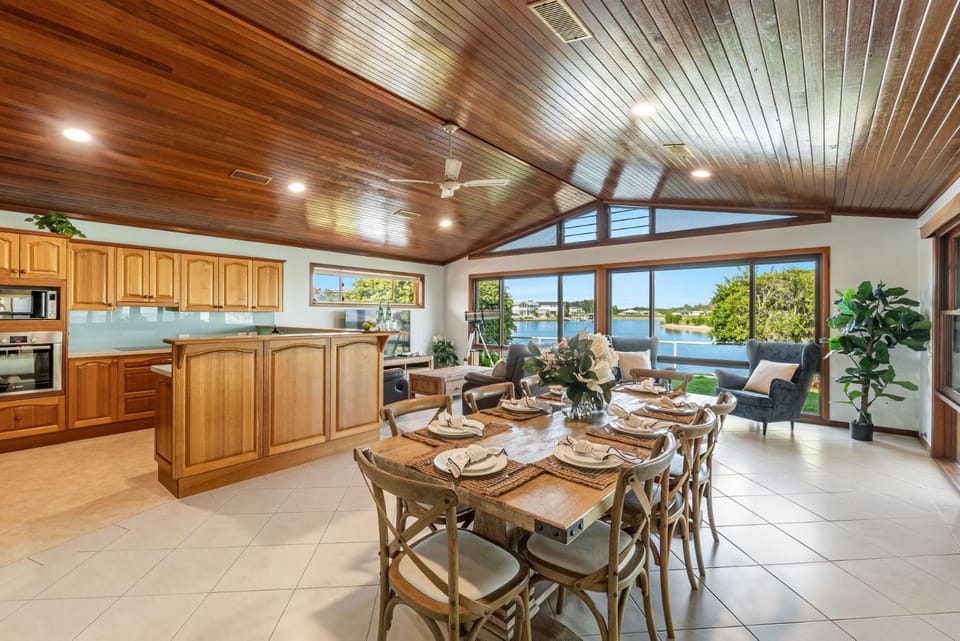 Sunsets AT 101 - Pet Friendly Waterfront with Private Pontoon - Holiday Yamba House in Yamba