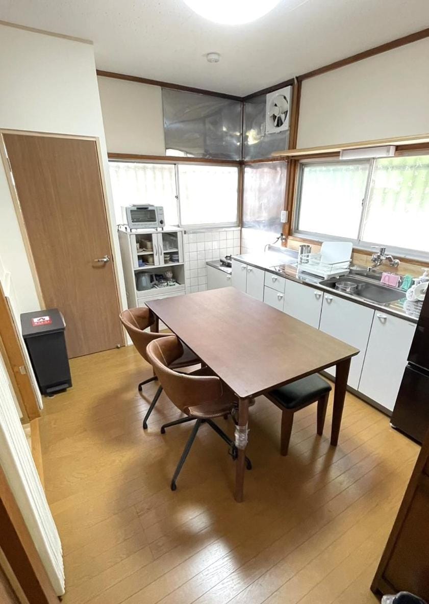 Dining area, kitchen