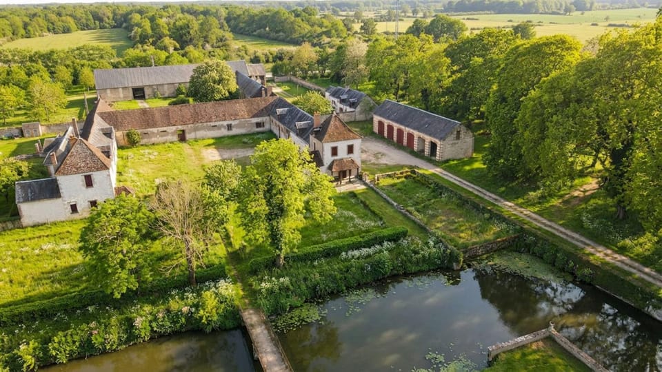 Les Gaschetières - Le Pavillon House in Centre-Val de Loire