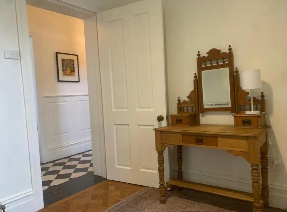 Islay House - Sweet Single Bed and Breakfast in Woodend