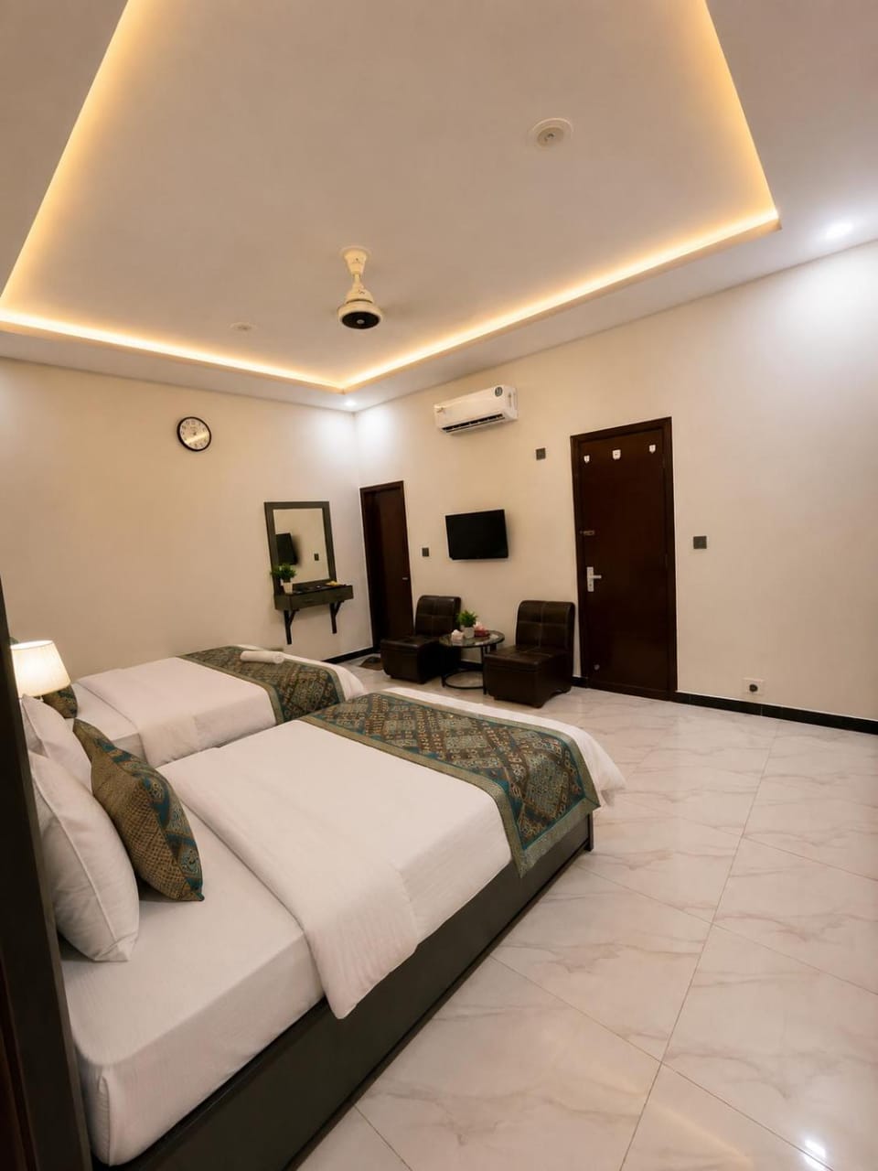 Galaxy Family Guest House Near Agakhan Hospital Hotel in Karachi
