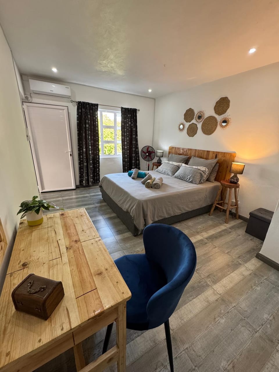 Photo of the whole room