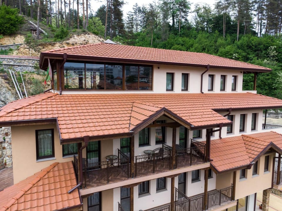 Property building, Day, View (from property/room), Balcony/Terrace