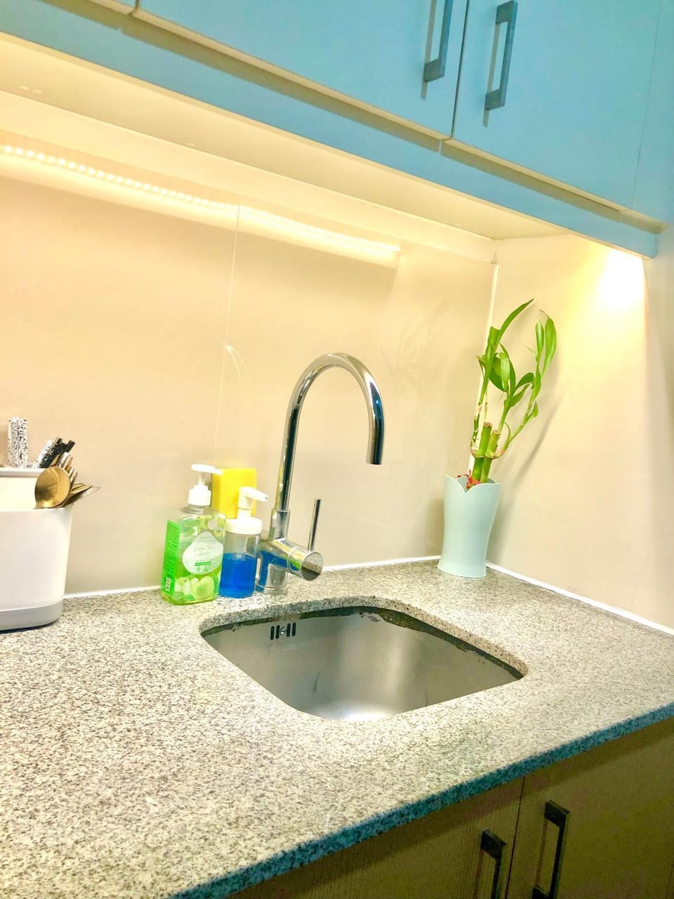 Uptown Parksuites BGC with Balcony Hotel in Makati