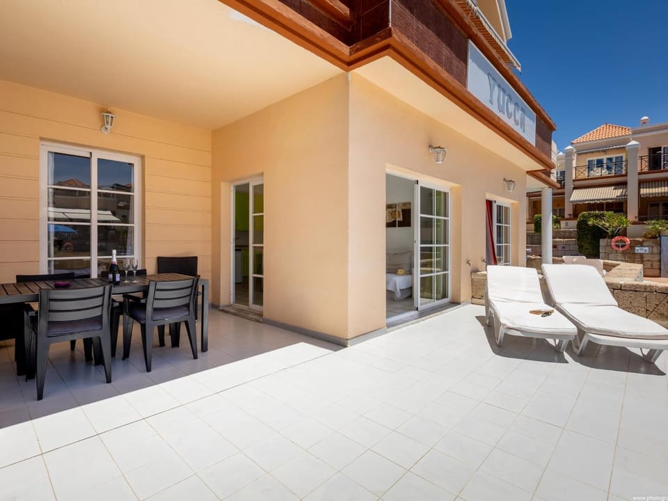 Balcony/Terrace, sunbed
